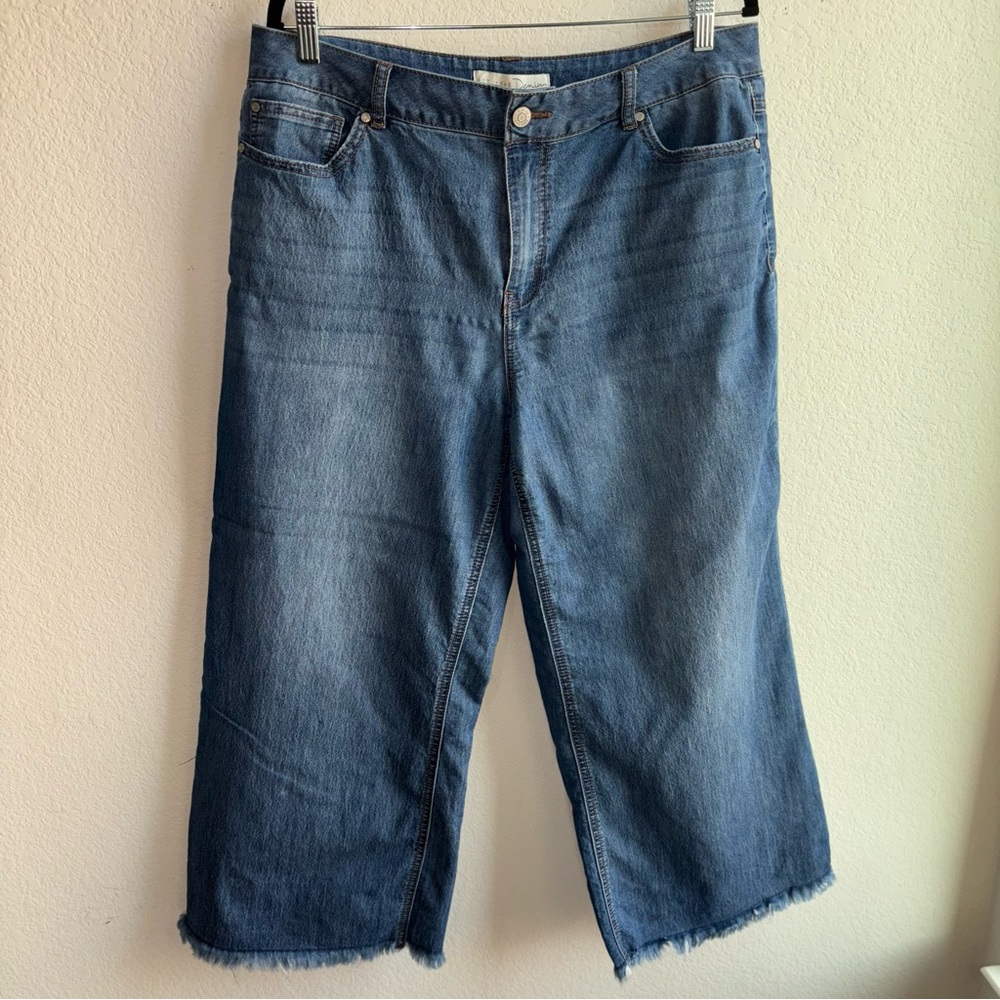 Women's frayed Bottom Blue Jeans Size 16 by 1946  Denim
